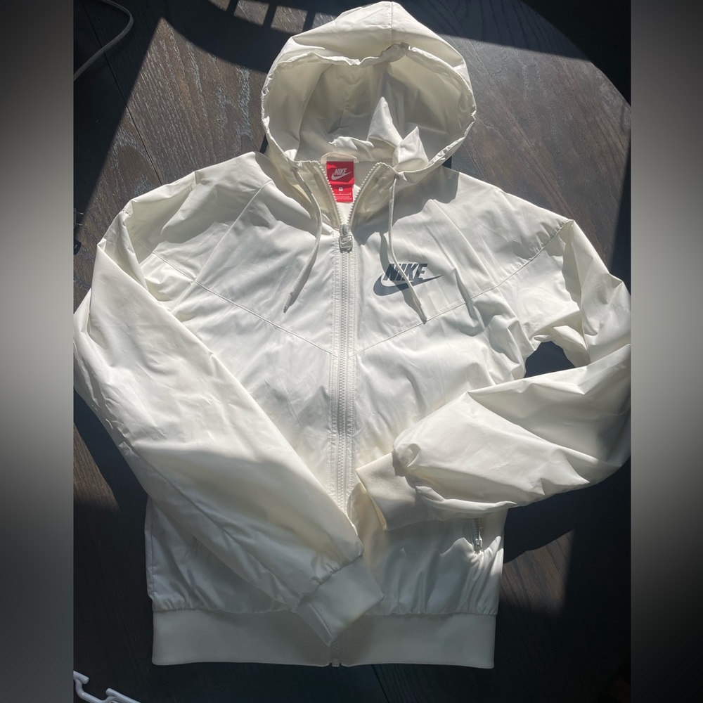 Nike women’s windbreaker